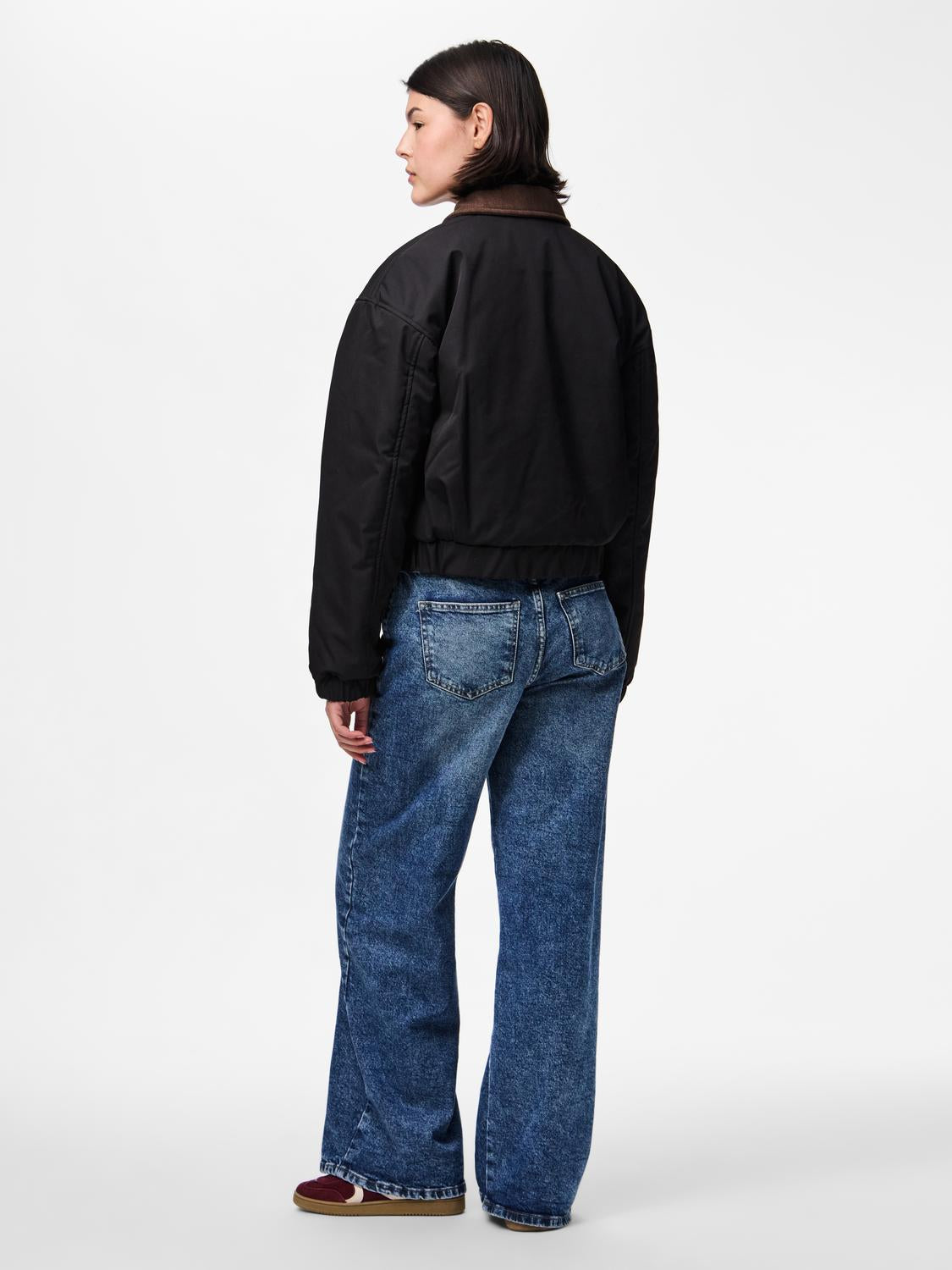 model_shot-back